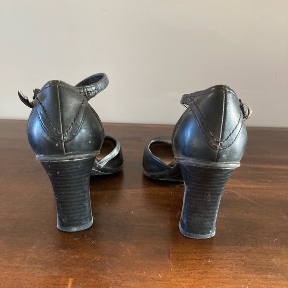 8 1/2 Highlight High Heels - Picture 4 of 6